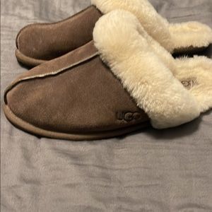 Womens ugg slippers. Size 9. Chocolate brown.